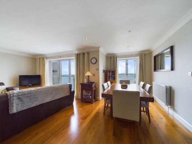 Cosy 3 Bedroom Apartment In Central Portrush With Sea Views المظهر الخارجي الصورة