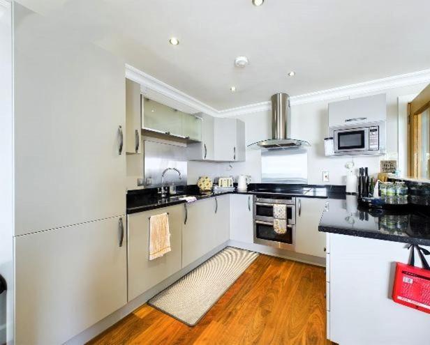 Cosy 3 Bedroom Apartment In Central Portrush With Sea Views المظهر الخارجي الصورة