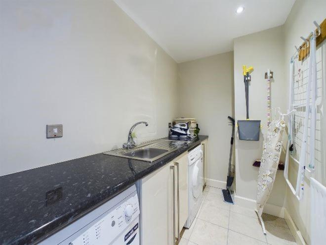 Cosy 3 Bedroom Apartment In Central Portrush With Sea Views المظهر الخارجي الصورة